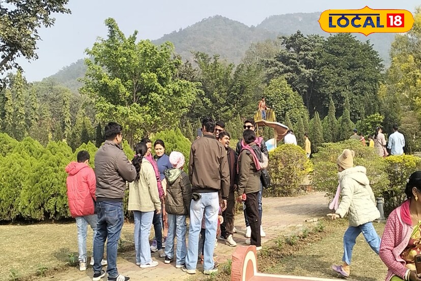 বাঁকুড়ার ছাতনা মানেই শুধু বাসুলি মন্দির, রাজবাড়ি বা শুশুনিয়া পাহাড় নয়—এই অঞ্চলের মাটিতে লুকিয়ে রয়েছে আরও বহু অজানা ইতিহাস। তেমনই এক বিস্ময়কর নিদর্শন হল 'সিমাফোর টাওয়ার' বা স্থানীয় ভাষায় মাচান। অনেকেই আজও এই টাওয়ারের গুরুত্ব সম্পর্কে অবগত নন, অথচ একসময় এগুলিই ছিল যোগাযোগ ব্যবস্থার অন্যতম প্রধান মাধ্যম। (ছবি ও তথ্য: নীলাঞ্জন বন্দ্যোপাধ্যায়)
