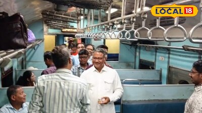 ট্রেনে চেপে ভোট প্রচার 