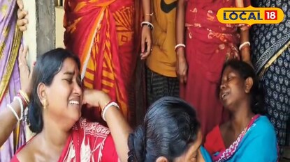 পরিবারের লোকজন ভেঙে পড়েছে কান্নায়