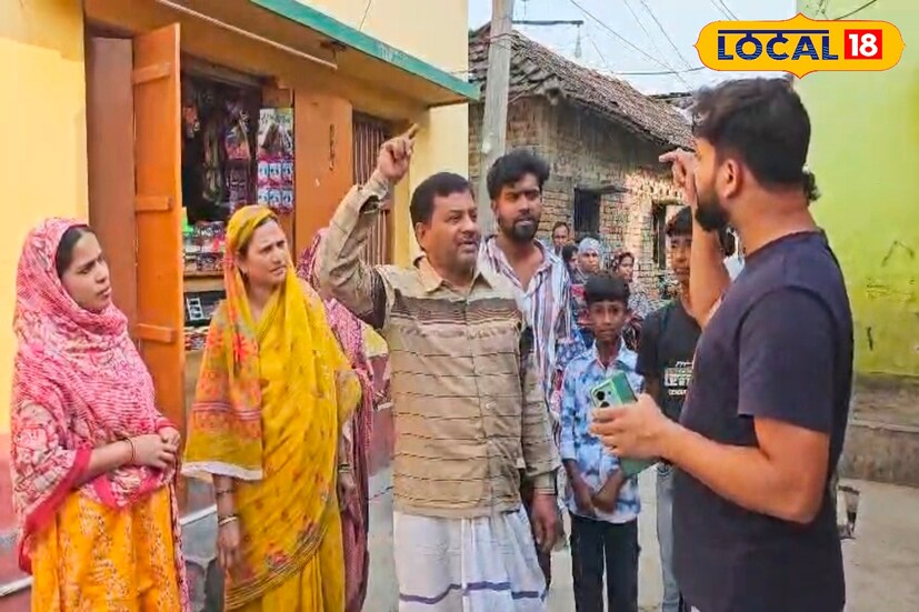 ভোটাধিকার খর্বের অভিযোগ ঘিরে উত্তেজনা মালদহে। সুজাপুরে ভোটার তালিকা নিয়ে বিতর্ক, এক বুথে ৪২৭ নাম বাদ পড়ার অভিযোগ। মালদহের সুজাপুর বিধানসভা এলাকার সিলামপুর এক নম্বর গ্রাম পঞ্চায়েতে ভোটার তালিকা ঘিরে বড়সড় বিতর্ক তৈরি হয়েছে। অভিযোগ, একটি বুথে মোট ৫২২ জন ভোটারের নাম এসআইআর প্রক্রিয়ায় বিচারাধীন ছিল। পরে বিচারাধীন ওই ভোটারদের আবারও ডাকা হয় শুনানিতে।(ছবি ও তথ্য: জিএম মোমিন)