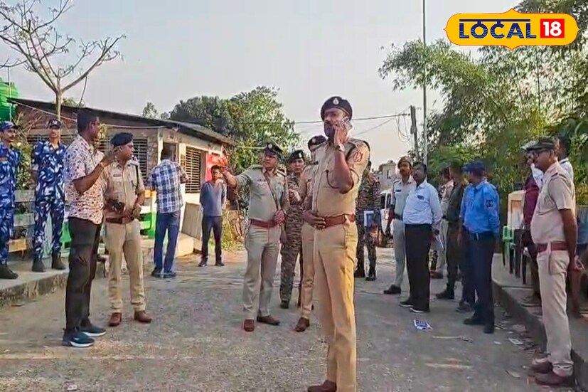 নির্বাচনী আবহে নিরাপত্তা সুনিশ্চিত করতে বাংলা-বিহার সীমান্তে নাকা চেকিং পয়েন্টে বিশেষ নজর জেলা পুলিশের। অপরাধমূলক কর্মকাণ্ড রুখতে মালদহের হরিশ্চন্দ্রপুর ও চাঁচল এলাকার নাকা চেকিং পয়েন্ট পরিদর্শনে গিয়ে পরিস্থিতির খোঁজ নিলেন পুলিশ সুপার অনুপম সিং।