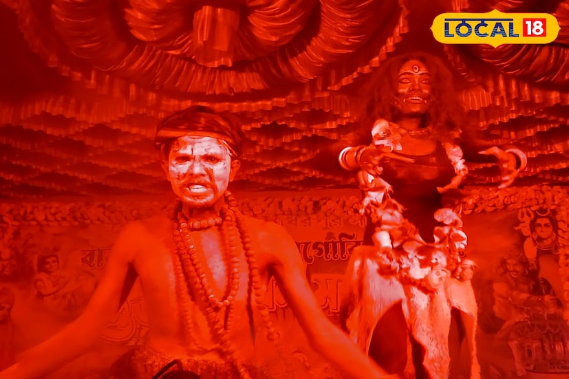 জন প্লাবন শিব তাণ্ডবে। গ্রামে এই প্রথম, শিব-কালীর লাইভ পারফর্ম। যা ৮ থেকে ৮০ সব বয়স মানুষের মন ছুঁয়ে গেল। বিস্তীর্ণ এলাকা জুড়ে মানুষ আগে কখনও দেখেনি এমন দৃশ্য। যে কারণে সমস্ত গ্রামবাসীর উৎসাহ ছিল চোখে পড়ার মতো। (ছবি ও তথ্য: রাকেশ মাইতি)