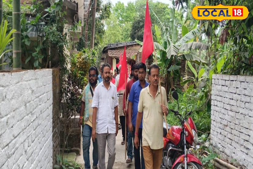 ২০২৬ সালের পশ্চিমবঙ্গ বিধানসভা নির্বাচনের দামামা বেজে গেছে। নির্বাচন কমিশন রাজ্যে ২৯৪টি আসনে ২ দফায় ভোট গ্রহণ করবে, যা ২৩ ও ২৯ এপ্রিল অনুষ্ঠিত হবে এবং ৪ মে ফলাফল ঘোষিত হবে। ইতিমধ্যেই সমস্ত রাজনৈতিক দলের প্রার্থীদের নাম ঘোষণা হয়ে গেছে চলছে জোর কদমে প্রচার। (তথ্য ও ছবি: সুমন সাহা) ২০২৬ সালের পশ্চিমবঙ্গ বিধানসভা নির্বাচনের দামামা বেজে গেছে। নির্বাচন কমিশন রাজ্যে ২৯৪টি আসনে ২ দফায় ভোট গ্রহণ করবে, যা ২৩ ও ২৯ এপ্রিল অনুষ্ঠিত হবে এবং ৪ মে ফলাফল ঘোষিত হবে। ইতিমধ্যেই সমস্ত রাজনৈতিক দলের প্রার্থীদের নাম ঘোষণা হয়ে গেছে চলছে জোর কদমে প্রচার। (তথ্য ও ছবি: সুমন সাহা)