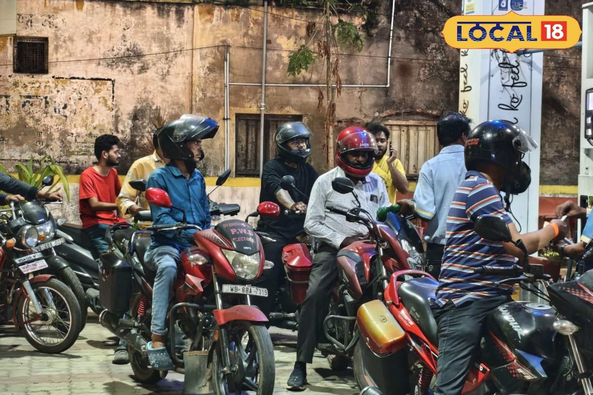 Bankura News: পেট্রোলের উপর কমেছে শুল্ক, এদিকে পেট্রল পাম্পে নাজেহাল অবস্থা... জেলায় জেলায় এ কী ছবি? Bankura News: পেট্রোলের উপর কমেছে শুল্ক, এদিকে পেট্রল পাম্পে নাজেহাল অবস্থা... জেলায় জেলায় এ কী ছবি?