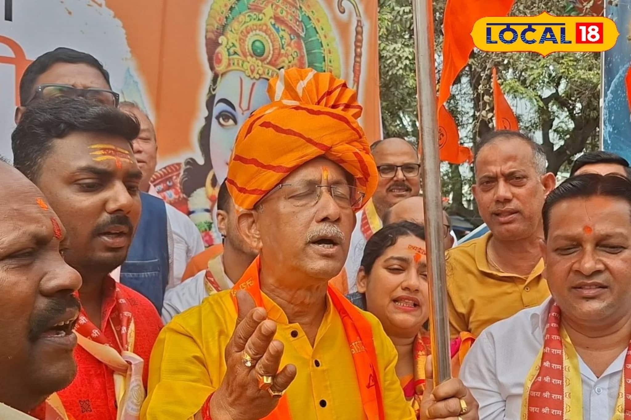 ভোটের উত্তাপে মিশে গেল ভক্তির সুর! রামনবমীতে হারমোনিয়ামে ভজন গাইলেন গৌতম দেব ভোটের উত্তাপে মিশে গেল ভক্তির সুর! রামনবমীতে হারমোনিয়ামে ভজন গাইলেন গৌতম দেব