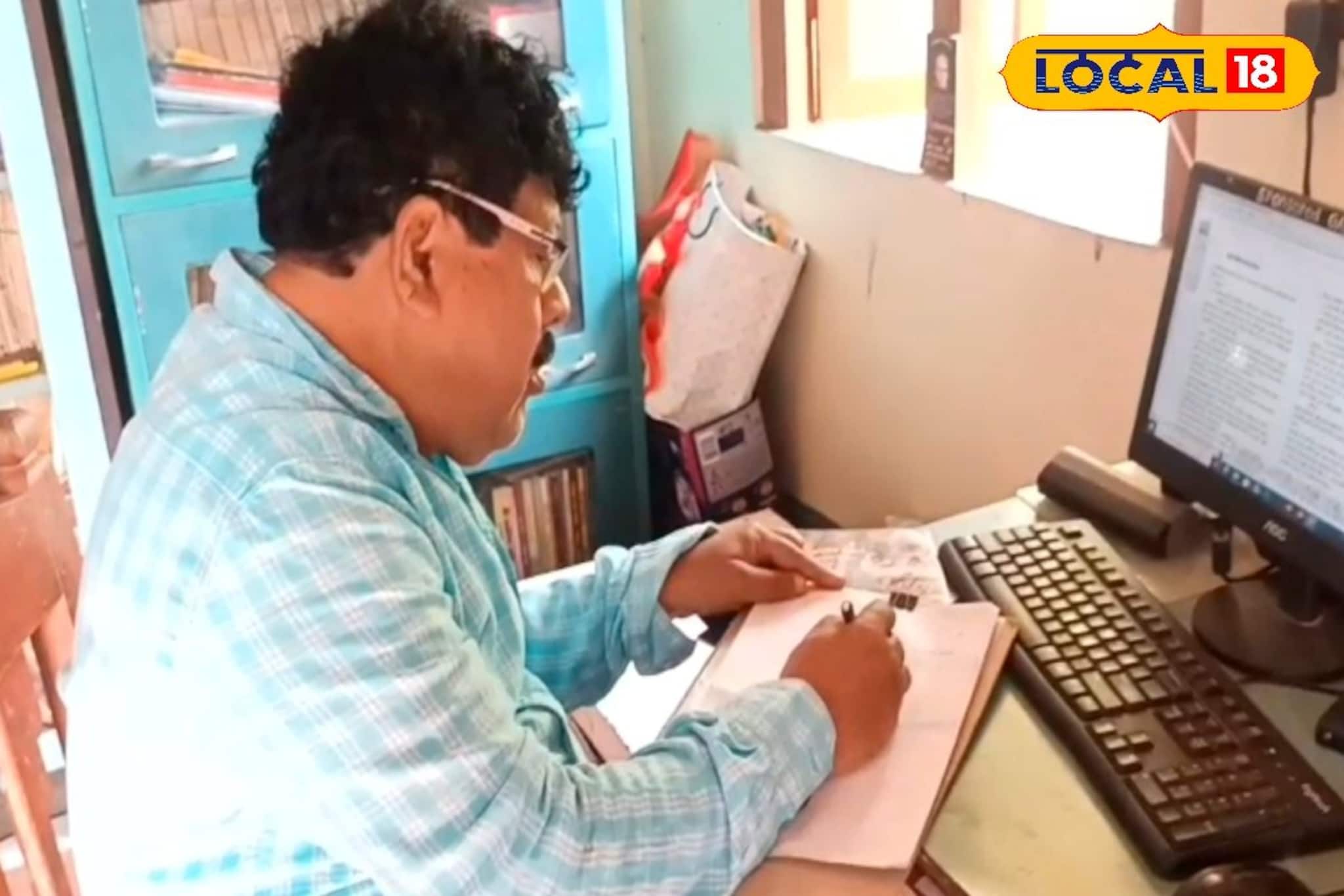 অবসর নিয়েও বসে নেই শিক্ষক! আঞ্চলিক সাহিত্যকে পুষ্ট করতে অঙ্কের মাস্টারমশাই লিখে চলেছেন একের পর এক বই! 