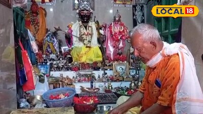 বাঙালি বেশে রামচন্দ্র এবং সীতার পুজো