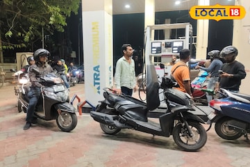 কোন পেট্রোল পাম্পে গেলে তেল পাব! এই সন্ধানেই হন্যে হয়ে ঘুরছেন ‘এই’ এলাকার মানুষ কোন পেট্রোল পাম্পে গেলে তেল পাব! এই সন্ধানেই হন্যে হয়ে ঘুরছেন ‘এই’ এলাকার মানুষ