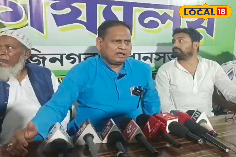 মুর্শিদাবাদ, কৌশিক অধিকারী: আগামী সোমবার বিধানসভাতে গিয়ে তৃণমূলের বিধায়ক পদ থেকে ইস্তফা দেবেন সাসপেন্ডেড বিধায়ক হুমায়ুন কবীর। শুক্রবার রেজিনগরে জানালেন আম জনতা উন্নয়ন পার্টি'র চেয়ারম্যান হুমায়ুন কবীর ।