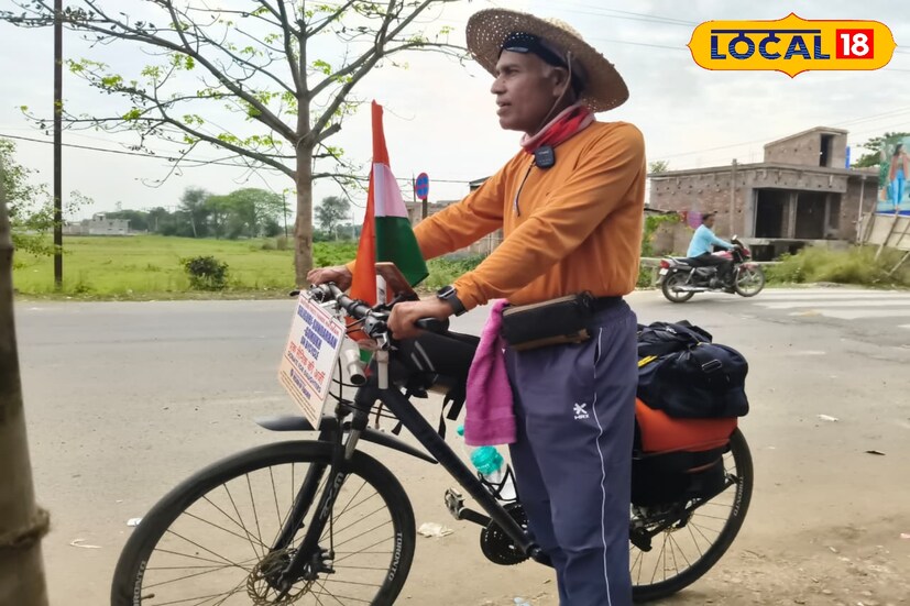 পূর্ব বর্ধমান জেলার দাঁইহাট মোড়ে এক ব্যতিক্রমী উদ্যোগের সাক্ষী থাকল সাধারণ মানুষ। সেখানে দেখা গেল প্রাক্তন ভারতীয় বায়ুসেনা কর্মী বলরাম নাথকে, যিনি বর্তমানে একটি বিশেষ উদ্দেশ্য নিয়ে দীর্ঘ সাইকেল যাত্রায় নেমেছেন। দেশপ্রেম এবং সমাজসেবার বার্তা ছড়িয়ে দিতে তাঁর এই যাত্রা ইতিমধ্যেই মানুষের দৃষ্টি আকর্ষণ করেছে। (তথ্য ও ছবি: বনোয়ারীলাল চৌধুরী)