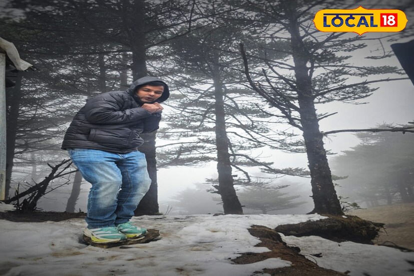 পাহাড়ের স্বপ্নভ্রমণ মুহূর্তে দুঃস্বপ্নে পরিণত হল। সান্দাকফুতে বেড়াতে গিয়ে মৃত্যু হল কলকাতার এক পর্যটকের। মৃতের নাম ইমরান আলী (৩৯)। এই ঘটনায় পাহাড়ি পর্যটনকেন্দ্রগুলির নিরাপত্তা ও স্বাস্থ্যব্যবস্থা নিয়ে নতুন করে প্রশ্ন উঠছে। (ছবি ও তথ্যঃ ঋত্বিক ভট্টাচার্য)