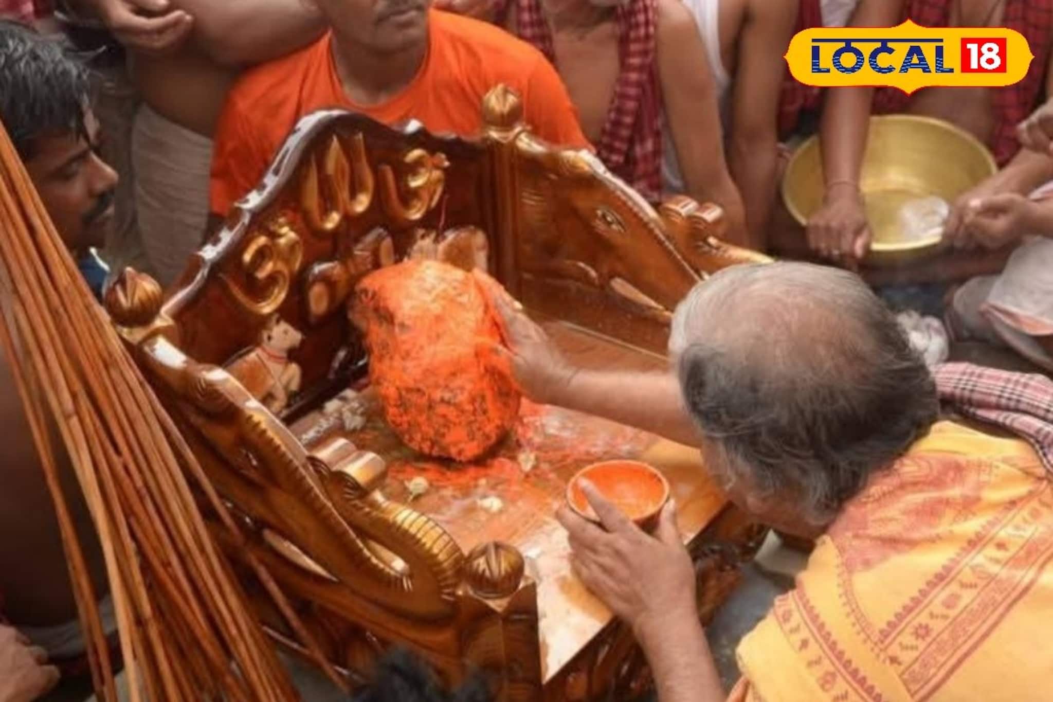 চৈত্রের পুণ্যলগ্নে জল থেকে তোলা হল শিবলিঙ্গ, গাইঘাটার কয়েকশো বছরের প্রাচীন মন্দিরে ভক্তদের ঢল চৈত্রের পুণ্যলগ্নে জল থেকে তোলা হল শিবলিঙ্গ, গাইঘাটার কয়েকশো বছরের প্রাচীন মন্দিরে ভক্তদের ঢল