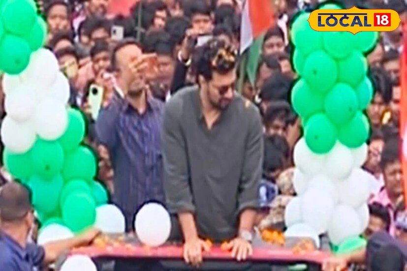 কোচবিহার, অনন্যা দে: কোচবিহার চান্দামারিতে সকাল থেকেই ছিল জনগণের উপচে পড়া ভিড়। সকাল ন'টা থেকে দেখা যায় এলাকায় জড়ো হচ্ছেন আমজনতা। শুধু এলাকাবাসীরাই নয় কোচবিহারের দূর দুরান্ত থেকে মানুষ এসেছিলেন বাংলা ফিল্ম ইন্ডাস্ট্রির সুপারস্টার দেবকে দেখতে।