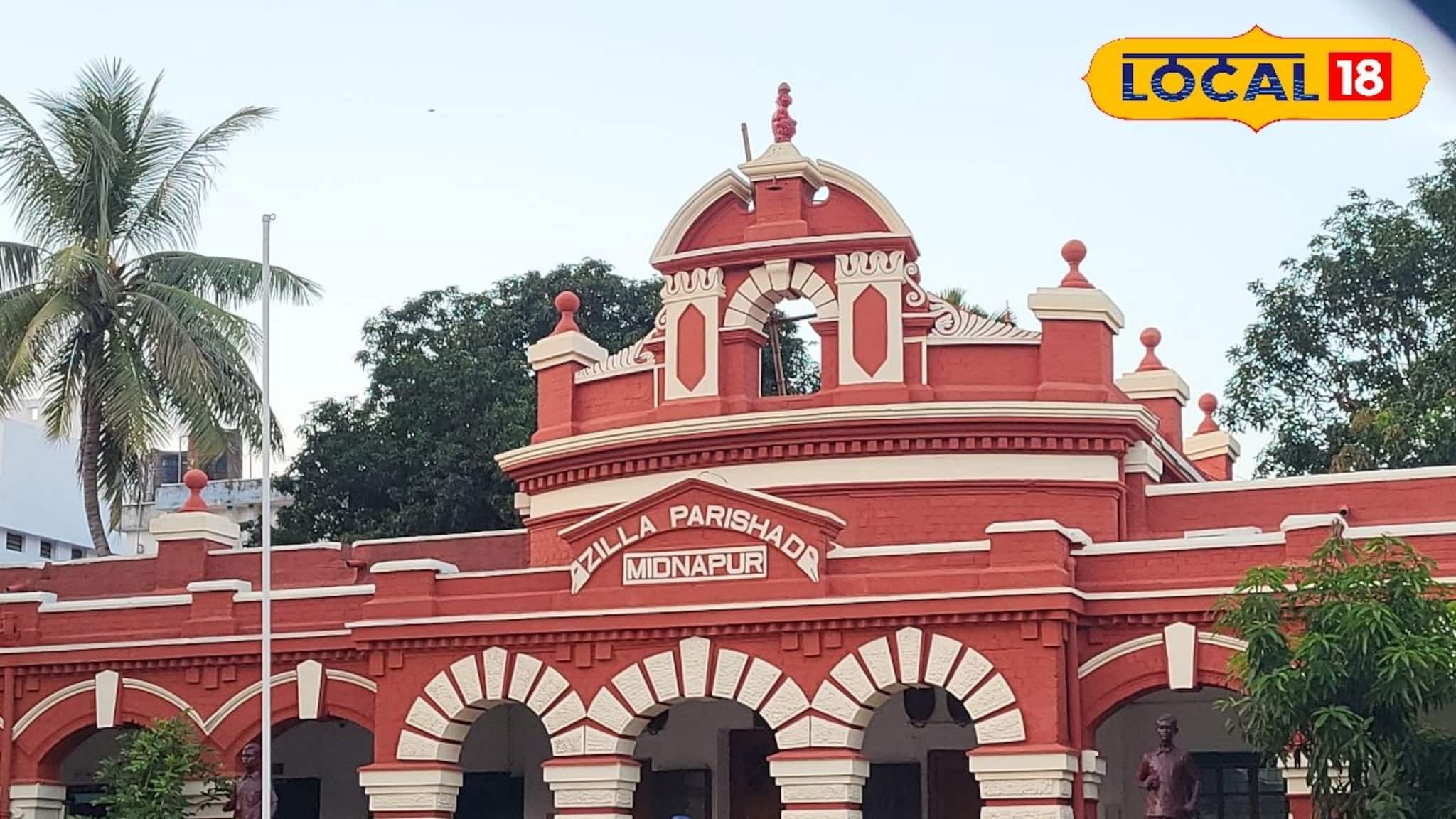 Weekend Trip: এই ভবনে হত্যা করা হয় জেলাশাসককে, মেদিনীপুরের লাল ভবনের গল্প শুনলে গায়ে কাঁটা দেবে Weekend Trip: এই ভবনে হত্যা করা হয় জেলাশাসককে, মেদিনীপুরের লাল ভবনের গল্প শুনলে গায়ে কাঁটা দেবে