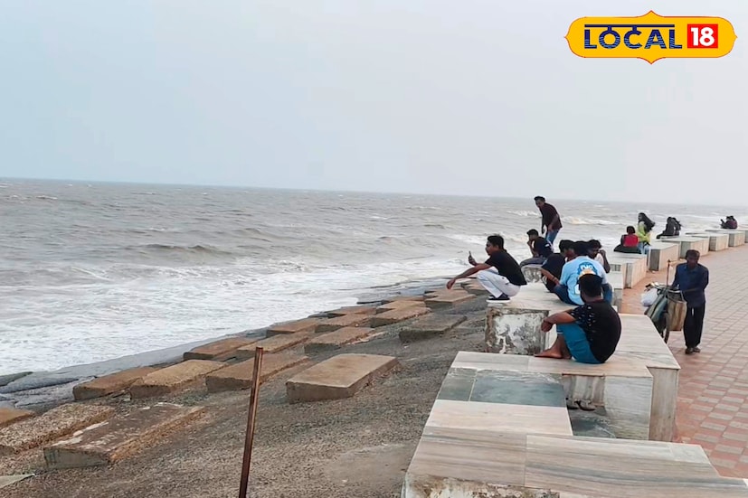 ফের কালবৈশাখী ঝড়ের সম্ভাবনা রয়েছে চলতি সপ্তাহেই। তার জেরে উত্তাল হয়ে উঠেছে দিঘার সমুদ্র। বইছে ঝোড়ো হাওয়া। মেঘাচ্ছন্ন আকাশ সমুদ্র সৈকতে। সোমবার রাতে বৃষ্টি হলেও মঙ্গলবার সকাল থেকে মেঘলা আকাশ দিঘার সমুদ্র সৈকতে। সমুদ্রে পর্যটকদের স্নানের ক্ষেত্রে সতর্ক রয়েছে প্রশাসন। সকাল থেকেই আকাশের মুখ ভার, টিপ টিপ বৃষ্টি সঙ্গে মাঝে মাঝে হালকা হাওয়ার দাপট। (তথ্য ও ছবি: মদন মাইতি) ফের কালবৈশাখী ঝড়ের সম্ভাবনা রয়েছে চলতি সপ্তাহেই। তার জেরে উত্তাল হয়ে উঠেছে দিঘার সমুদ্র। বইছে ঝোড়ো হাওয়া। মেঘাচ্ছন্ন আকাশ সমুদ্র সৈকতে। সোমবার রাতে বৃষ্টি হলেও মঙ্গলবার সকাল থেকে মেঘলা আকাশ দিঘার সমুদ্র সৈকতে। সমুদ্রে পর্যটকদের স্নানের ক্ষেত্রে সতর্ক রয়েছে প্রশাসন। সকাল থেকেই আকাশের মুখ ভার, টিপ টিপ বৃষ্টি সঙ্গে মাঝে মাঝে হালকা হাওয়ার দাপট। (তথ্য ও ছবি: মদন মাইতি)