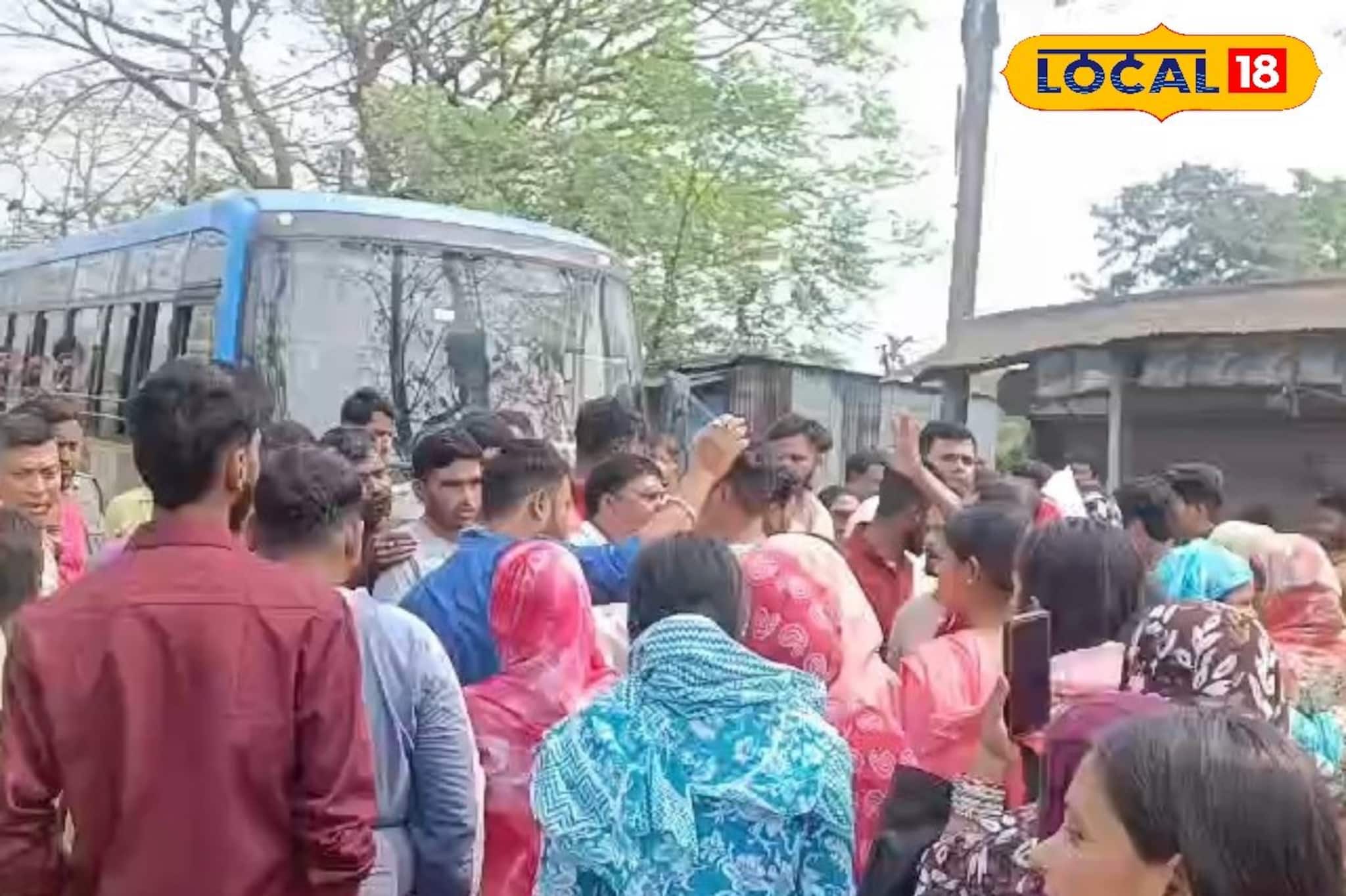 সাপ্লিমেন্টারি লিস্ট প্রকাশিত হওয়ার পর চরম বিক্ষোভ, মার খেলেন নির্বাচন কমিশনের কর্মীরা সাপ্লিমেন্টারি লিস্ট প্রকাশিত হওয়ার পর চরম বিক্ষোভ, মার খেলেন নির্বাচন কমিশনের কর্মীরা