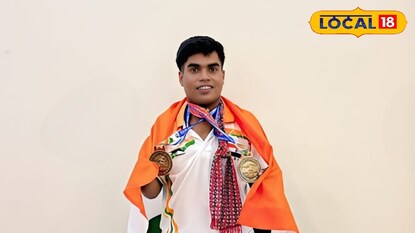 ভোটার তালিকা থেকে নাম বাদ পড়ল আতর আলীর