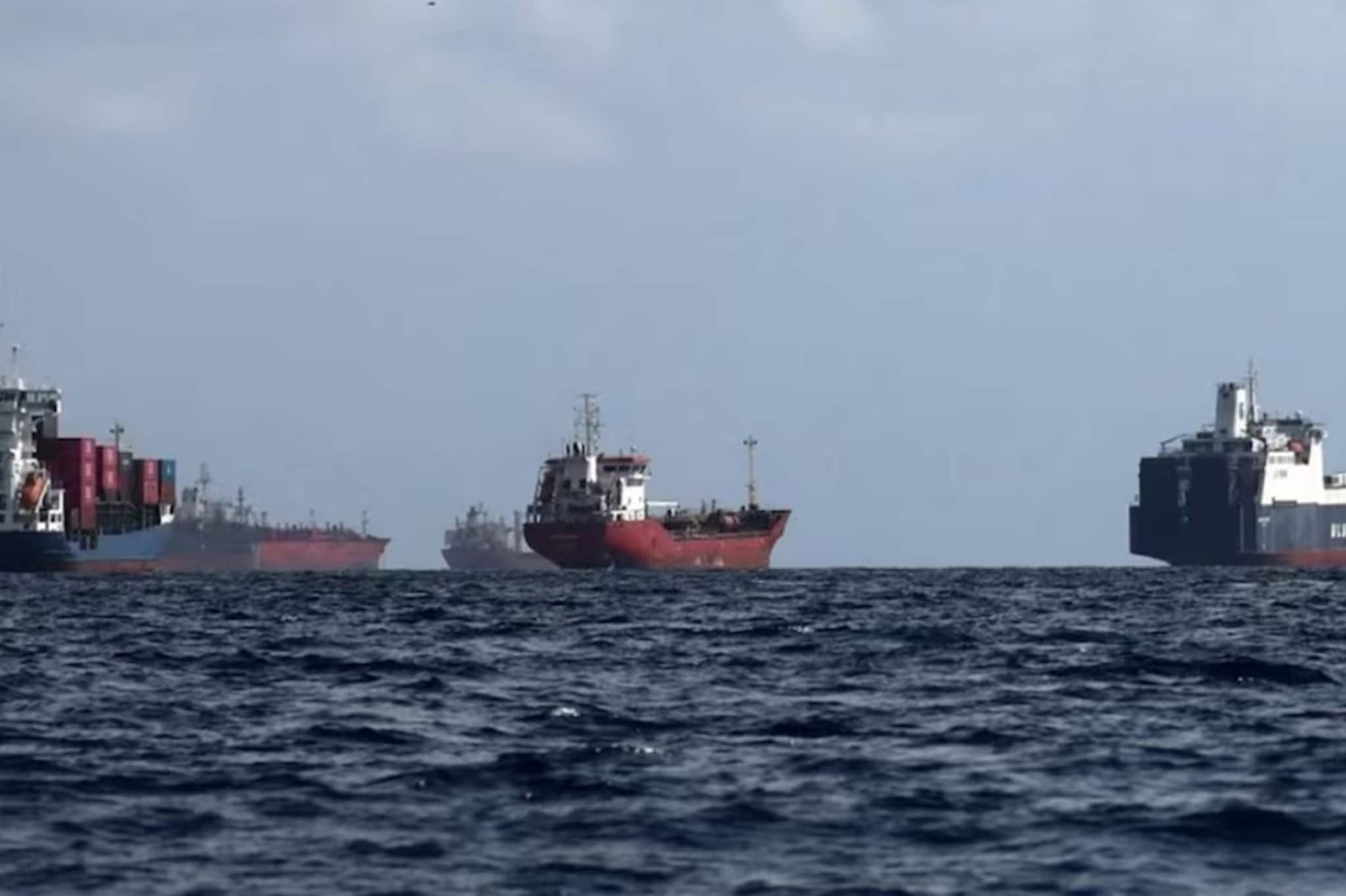 হরমুজ প্রণালী দিয়ে তেল আমদানি ধাক্কা খেলে ভারতে জ্বালানির দামে আগুন লাগতে পারে !