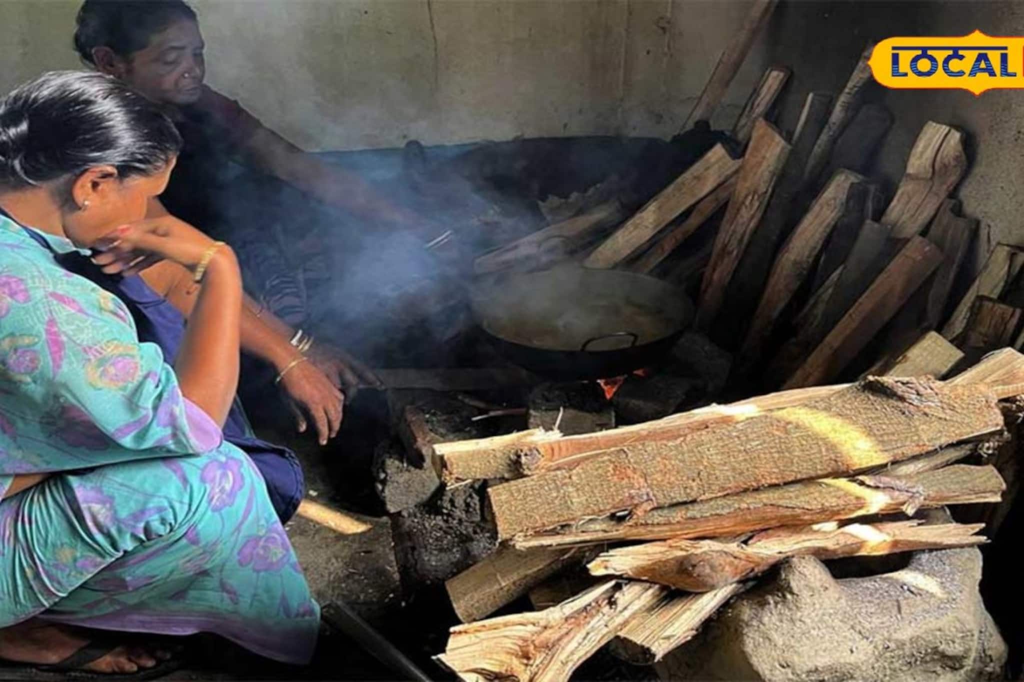 গ্যাস নেই, কাঠের চুলোয় মিড-ডে মিল রান্না! বালুরঘাটের অঙ্গনওয়াড়ি কেন্দ্রগুলোতে অব্যবস্থা