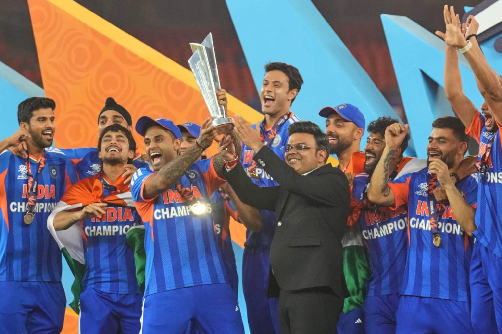 বিশ্বকাপ জিতে ১৩১ কোটি টাকা পেয়েছে ভারত! জানেন কত করে পাবেন সূর্যকুমাররা? কতই বা পাবেন গম্ভীর