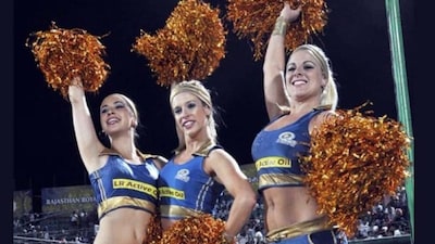 চিয়ারলিডারদের বেতন কত!