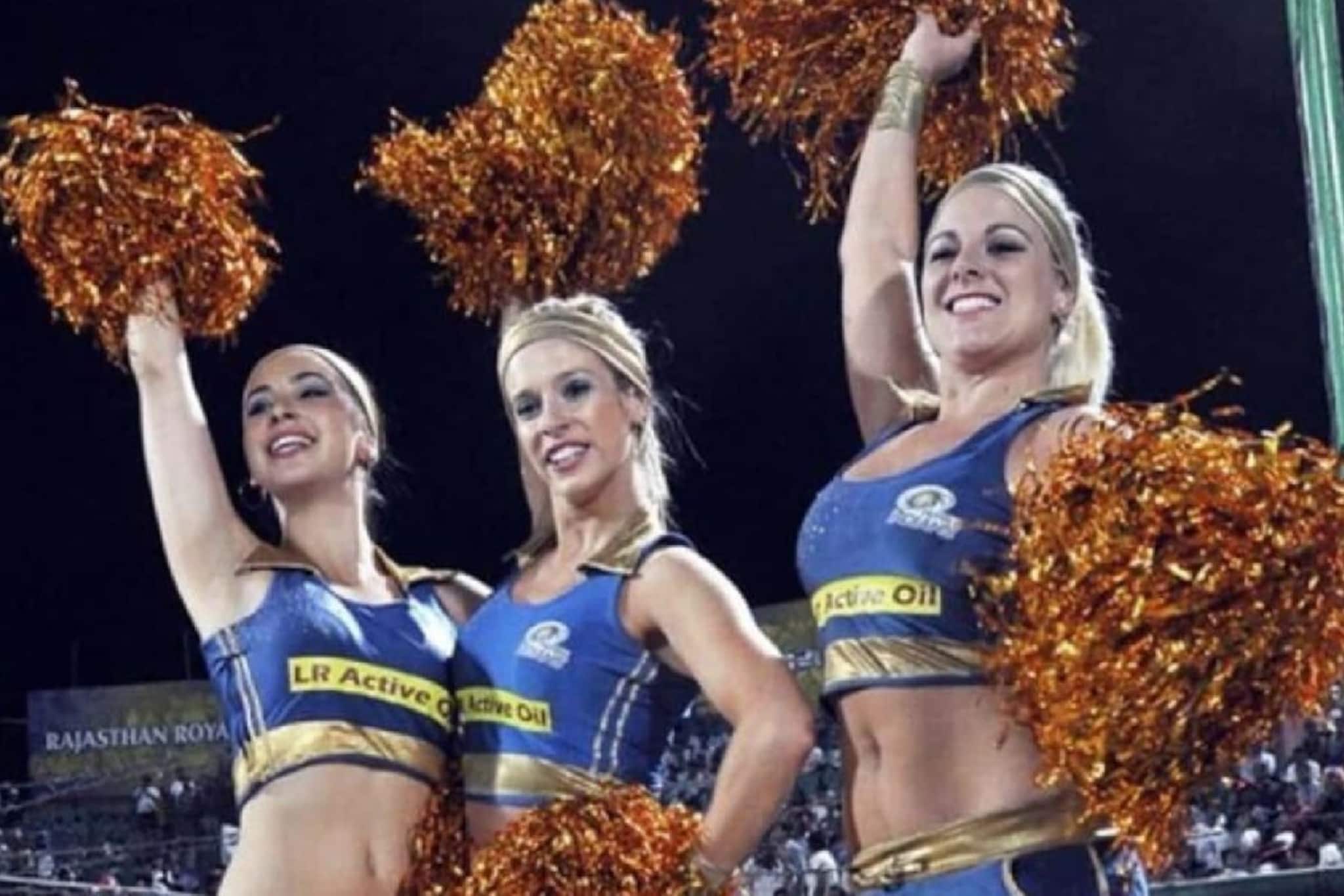 আইপিএলের চিয়ারলিডারদের কোন ফ্র্যাঞ্চাইজি সবচেয়ে বেশি টাকা দেয়? কত মাইনে তাঁদের? আইপিএলের চিয়ারলিডারদের কোন ফ্র্যাঞ্চাইজি সবচেয়ে বেশি টাকা দেয়? কত মাইনে তাঁদের?