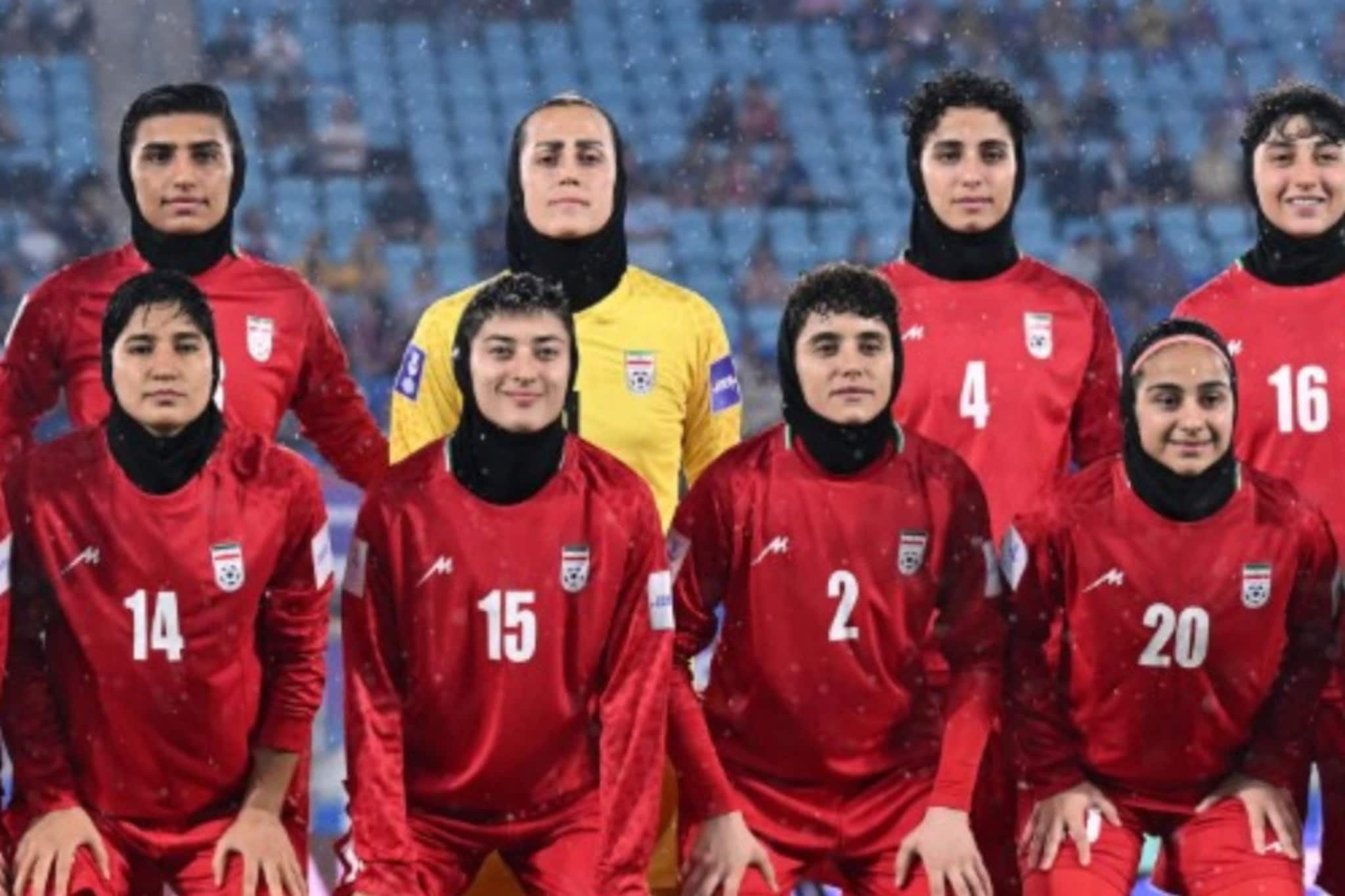 যুদ্ধের কারণে দেশে ফেরা অনিশ্চিত,ইরানের মহিলা ফুটবল দলের ৫ খেলোয়াড়কে আশ্রয় দিল অস্ট্রেলিয়া