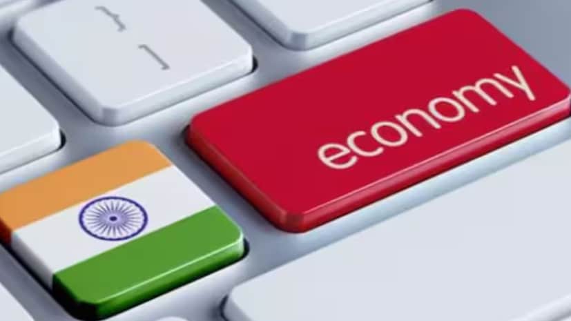 আজ যখন গোটা দেশ ইরান-ইজরাইল যুদ্ধ আর তেল ও গ্যাসের সঙ্কটের দিকে তাকিয়ে আছে, তখন আরেকটা বিপদ চুপিচুপি ভারতের দিকে এগিয়ে আসছে। এলপিজি সঙ্কট সরাসরি সাধারণ মানুষ আর ইন্ডাস্ট্রিগুলোর উপর আঘাত করেছে ৷ আর এই নতুন বিপদ দ্রুত ভারত সরকারের কোষাগারে ফাটল ধরাতে শুরু করেছে। এই বিপদ আরও বড় হয়ে উঠছে, কারণ মধ্যপ্রাচ্য থেকে তেল আর গ্যাসের সাপ্লাই বন্ধ হওয়ার পর ভারতকে অন্য দেশ থেকে অনেক বেশি দামে জ্বালানি কিনতে হচ্ছে। এরকম অবস্থায় ভারতীয় মুদ্রা আরও দুর্বল হয়ে পড়া সমস্যাও আরও বাড়িয়ে তুলেছে ৷ আজ যখন গোটা দেশ ইরান-ইজরাইল যুদ্ধ আর তেল ও গ্যাসের সঙ্কটের দিকে তাকিয়ে আছে, তখন আরেকটা বিপদ চুপিচুপি ভারতের দিকে এগিয়ে আসছে। এলপিজি সঙ্কট সরাসরি সাধারণ মানুষ আর ইন্ডাস্ট্রিগুলোর উপর আঘাত করেছে ৷ আর এই নতুন বিপদ দ্রুত ভারত সরকারের কোষাগারে ফাটল ধরাতে শুরু করেছে। এই বিপদ আরও বড় হয়ে উঠছে, কারণ মধ্যপ্রাচ্য থেকে তেল আর গ্যাসের সাপ্লাই বন্ধ হওয়ার পর ভারতকে অন্য দেশ থেকে অনেক বেশি দামে জ্বালানি কিনতে হচ্ছে। এরকম অবস্থায় ভারতীয় মুদ্রা আরও দুর্বল হয়ে পড়া সমস্যাও আরও বাড়িয়ে তুলেছে ৷