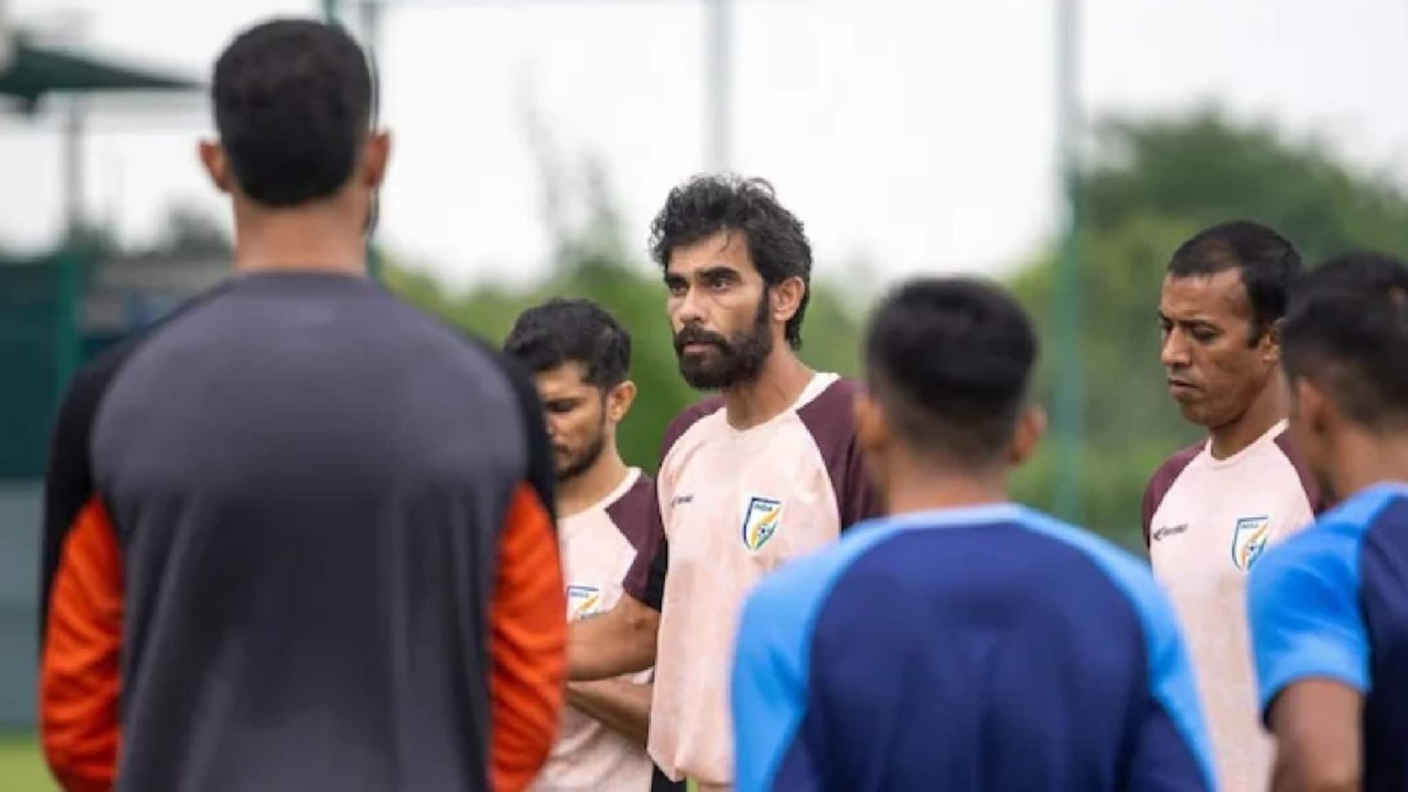 Indian Football: ফের বিতর্ক ভারতীয় ফুটবলে! টাকা বাকি বলে মাঠে ঢুকতেই দেওয়া হল না কোচ এবং ফুটবলারদের
