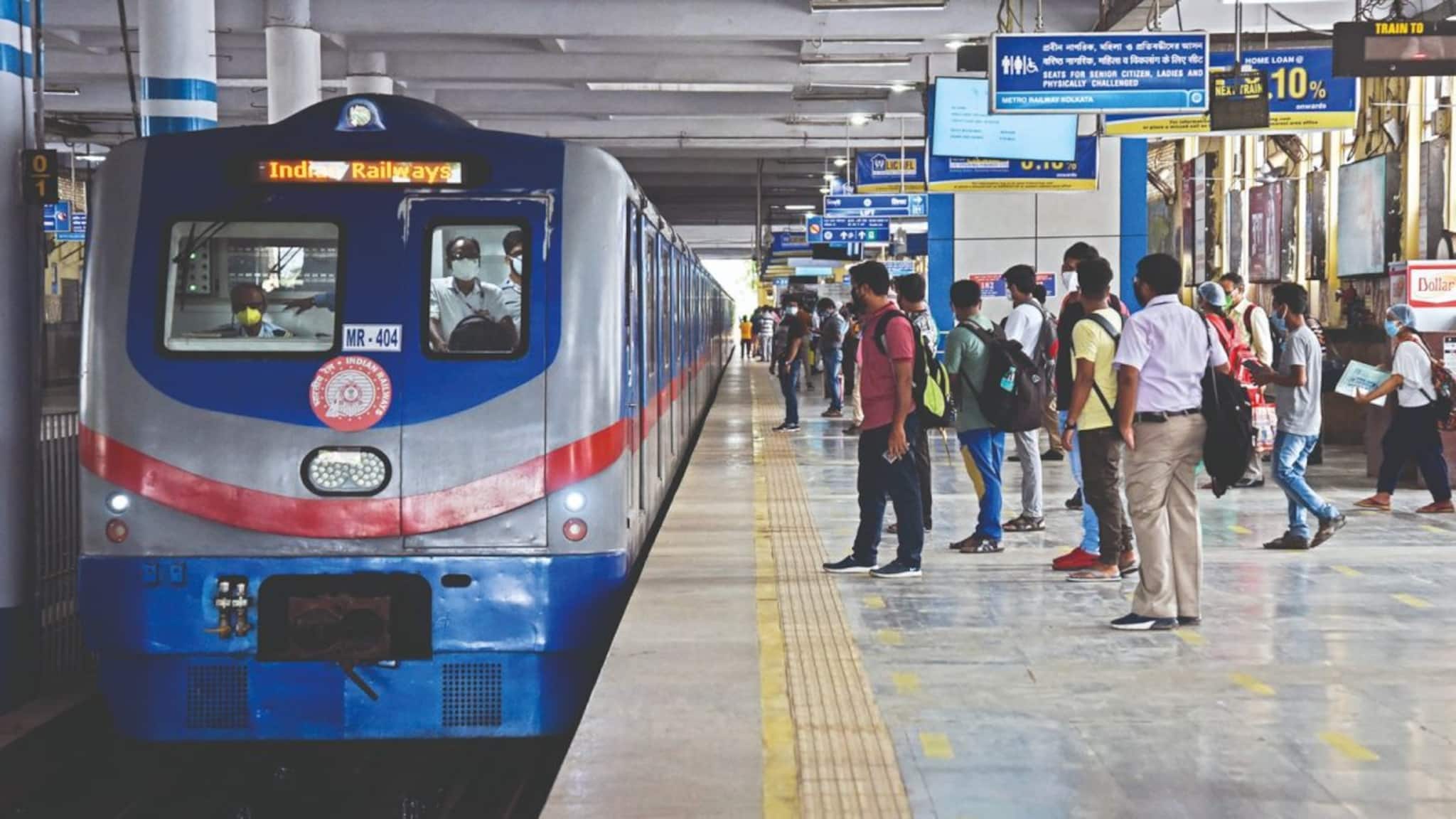 Kolkata Metro New Rules: মদ-মাংস-হাতুড়ি-চারাগাছ... ব্যাগে এমন প্রায় ৩০ জিনিস নিয়ে মেট্রো রেলে ওঠা যাবে না! ধরা পড়লে বড় 'শাস্তি', নিষেধাজ্ঞা জারি রেলের
