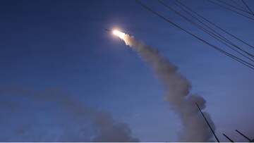 ইরান যুদ্ধেই বিশ্ব বাজার থেকে উধাও ৪ দিনের জ্বালানি! তেলের দামে ৫০% আগুন! দিশেহারা বহু দেশ!