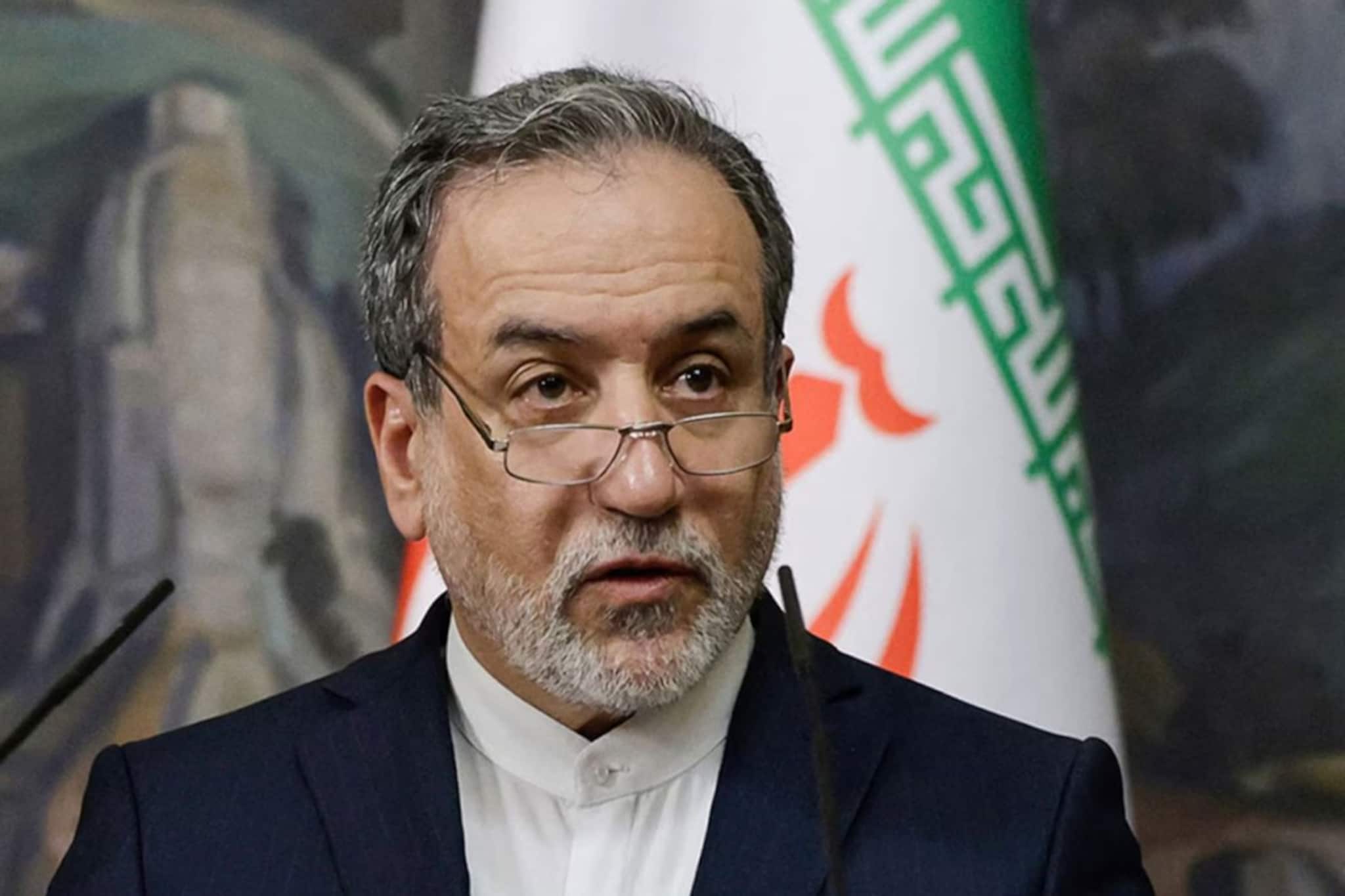 ‘কোনও হুমকিতে ভয় পাই না...!’ হরমুজ নিয়ে ইরানকে দেওয়া ট্রাম্পের চরম হুঁশিয়ারির জবাব দিলেন সেদেশের বিদেশমন্ত্রী ‘কোনও হুমকিতে ভয় পাই না...!’ হরমুজ নিয়ে ইরানকে দেওয়া ট্রাম্পের চরম হুঁশিয়ারির জবাব দিলেন সেদেশের বিদেশমন্ত্রী