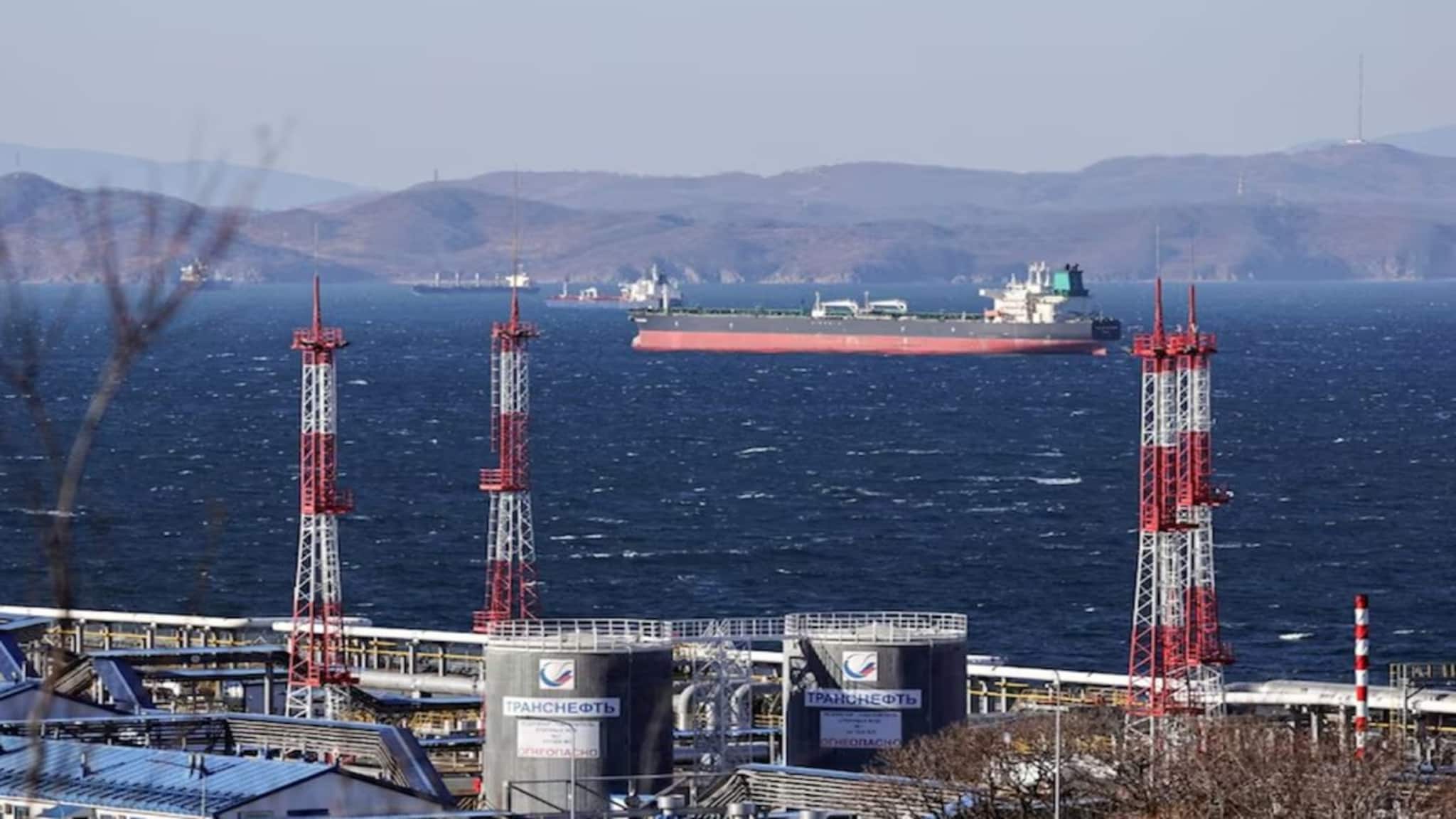 প্রথমে রাশিয়ার তেল নিয়ে সমস্যা ছিল, এখন হরমুজ প্রণালী যখন সমস্যায় পড়েছে তখন বিশ্বের সব অহঙ্কার উধাও!