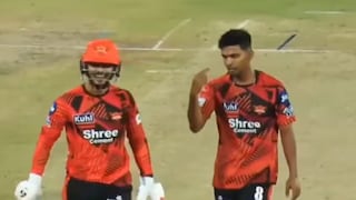 ঈশান কিষাণকে চোখরাঙানি! ঈশান কিষাণকে চোখরাঙানি!