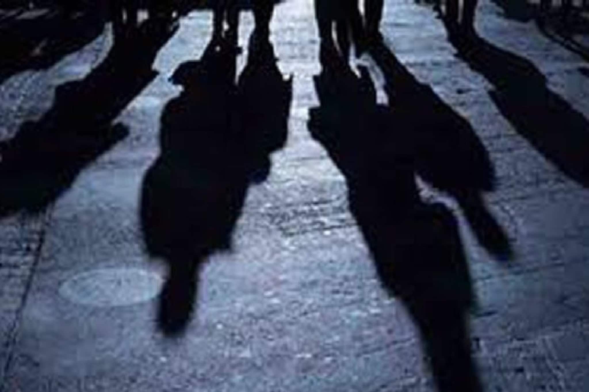 ঝড়-বৃষ্টির রাতে জলপাইগুড়ি শহরে ডাকাতির চেষ্টা, ধারালো অস্ত্র নিয়ে ঘরে ঢুকতেই ফোন! তারপর? 