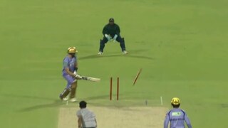 নভদীপ সাইনিকে নিল কেকেআর।