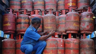 'কাল থেকে আর সাপ্লাই আসবে না'! আতঙ্কিত স্বর হোটেল ও রেস্তোরাঁ প্রধানের...এলপিজি ঘাটতির আশঙ্কা বাড়ছে