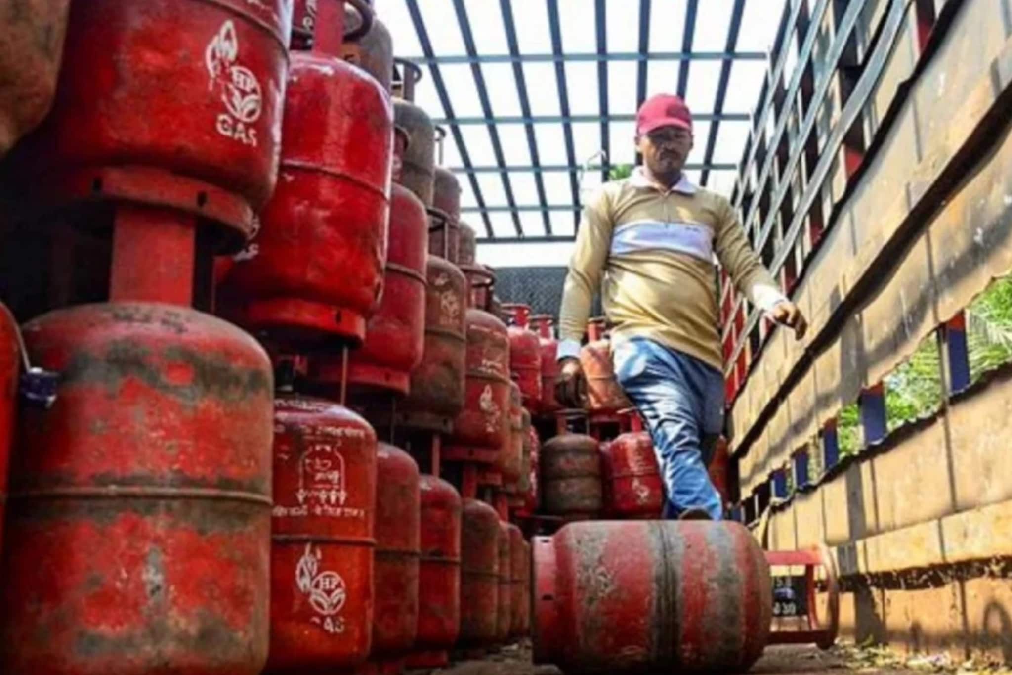 একটাই গ্যাস সিলিন্ডার চলবে মাসের পর মাস, কীভাবে? রইল সেই 'স্মার্ট টিপস', আর গ্যাস শেষ হওয়ার চিন্তা করতে হবে না