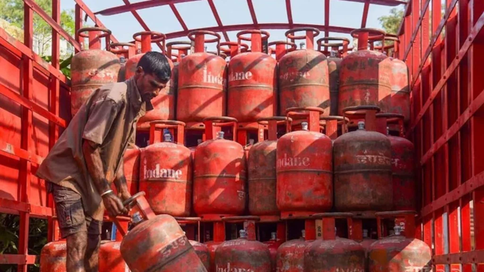LPG crisis fears: জ্বালানি সংকটের মধ্যে বড় স্বস্তি, বাণিজ্যিক এলপিজির বরাদ্দ বাড়াল কেন্দ্র, কারা কারা আগে পাবেন গ্যাস সিলিন্ডার? জেনে নিন