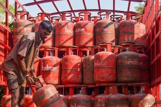 জ্বালানি সংকটের মধ্যে বড় স্বস্তি, বাণিজ্যিক এলপিজির বরাদ্দ বাড়াল কেন্দ্র, কারা কারা আগে পাবেন গ্যাস সিলিন্ডার? জেনে নিন