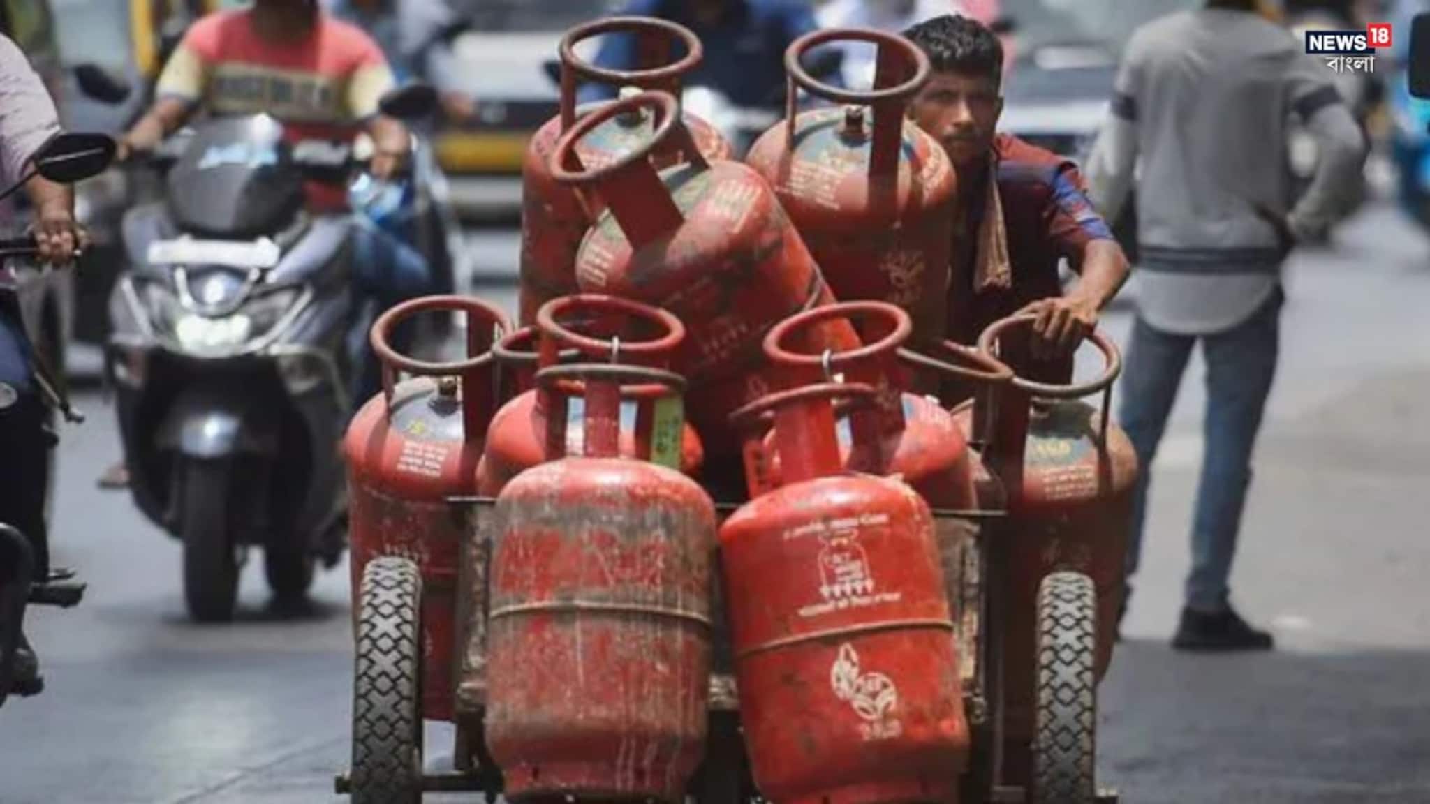LPG Cylinder Booking Rules Changed: সিলিন্ডার বুকিংয়ে নতুন নিয়ম জারি, বছরে সর্বোচ্চ ১৫টি সিলিন্ডারই কেনা যাবে
