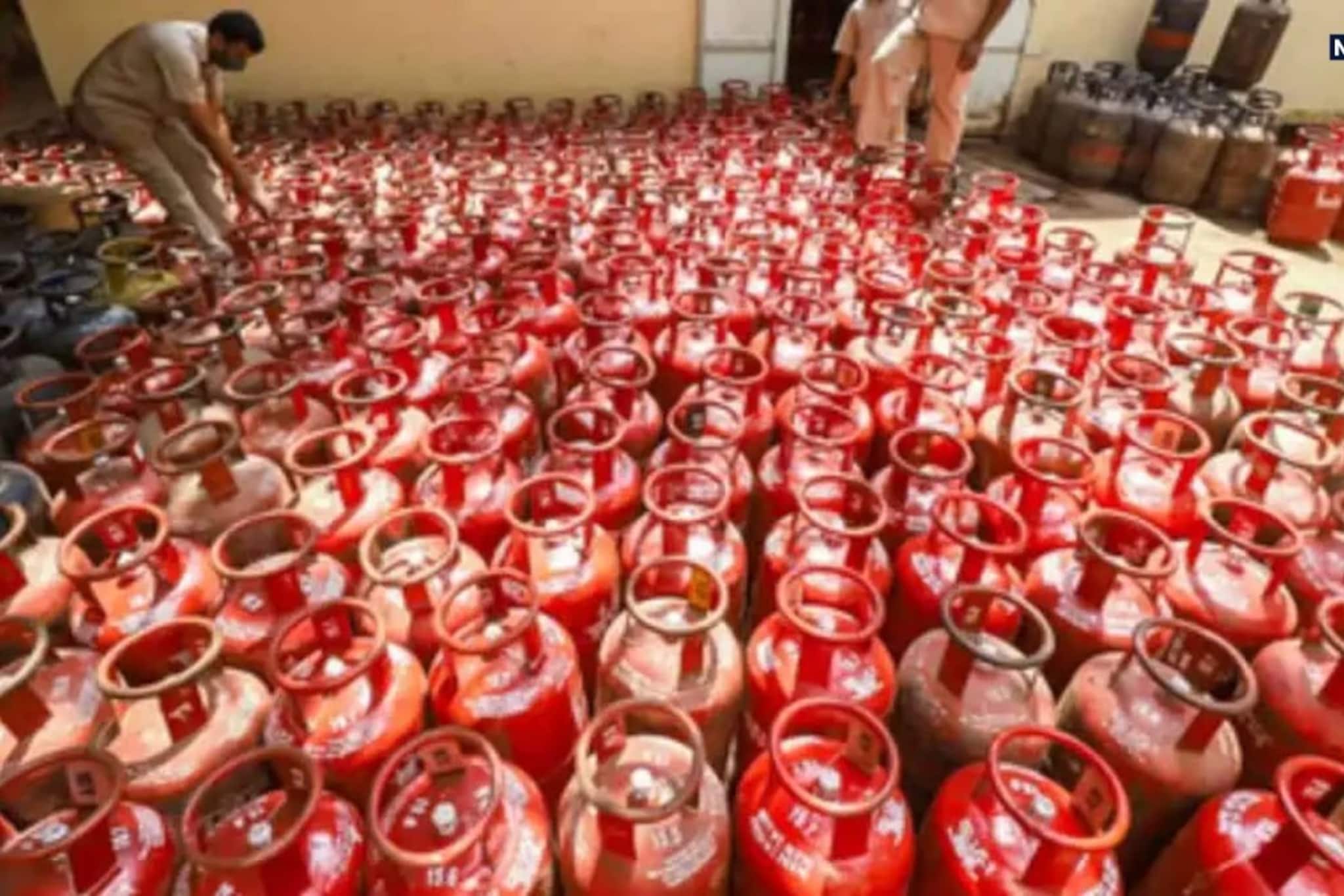 চেন্নাইতে, কোয়েম্বাটুরে বন্ধ হচ্ছে রেস্তোরাঁ! ঝাঁপ বন্ধ অটো এলপিজি স্টেশনেও... দেশ-জুড়ে জ্বালানি সংকটে ভোগান্তি বাড়ছে