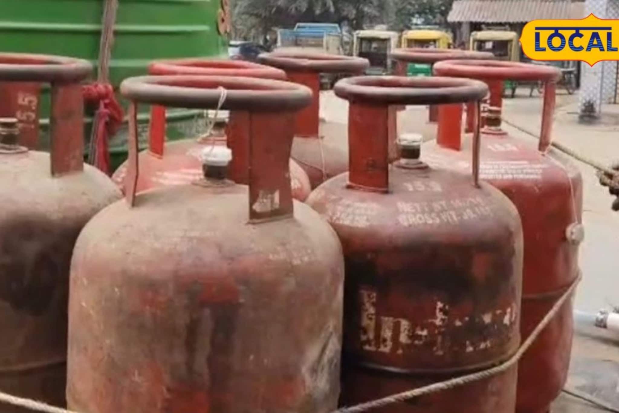 ফোনে এল গ্যাসের মেসেজ, কিন্তু বাড়িতে এল না সিলিন্ডার! হিঙ্গলগঞ্জে বড় ‘রহস্য’,হয়রানি বাড়তেই ব্যাপক ক্ষোভ গ্রাহকদের ফোনে এল গ্যাসের মেসেজ, কিন্তু বাড়িতে এল না সিলিন্ডার! হিঙ্গলগঞ্জে বড় ‘রহস্য’,হয়রানি বাড়তেই ব্যাপক ক্ষোভ গ্রাহকদের