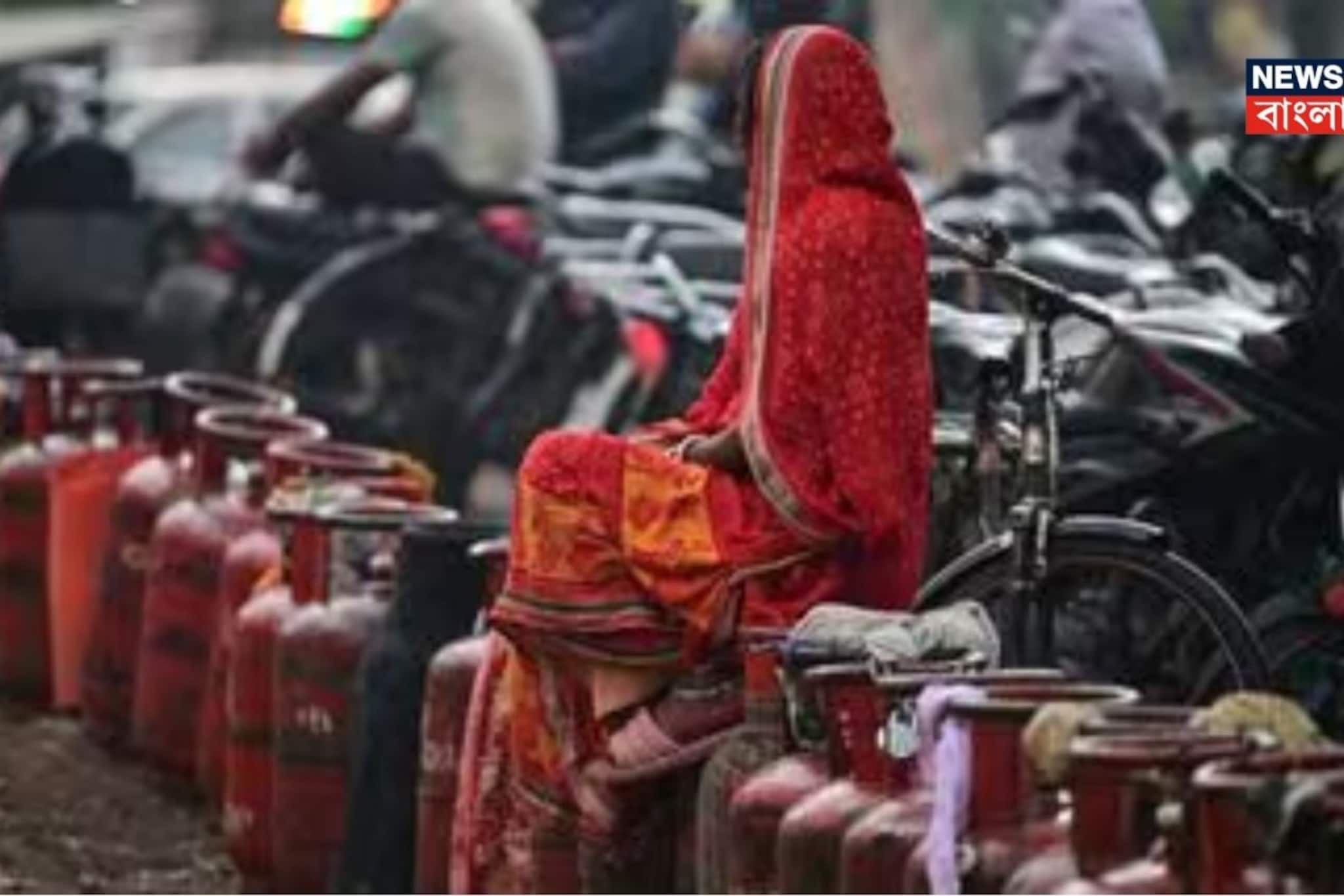 ১৪.২ কেজির জায়গায় ১০ কেজি! কমে যেতে পারে সিলিন্ডারে থাকা গ্য়াসের পরিমাণ...কী বলছেন সংস্থার কর্তারা ১৪.২ কেজির জায়গায় ১০ কেজি! কমে যেতে পারে সিলিন্ডারে থাকা গ্য়াসের পরিমাণ...কী বলছেন সংস্থার কর্তারা