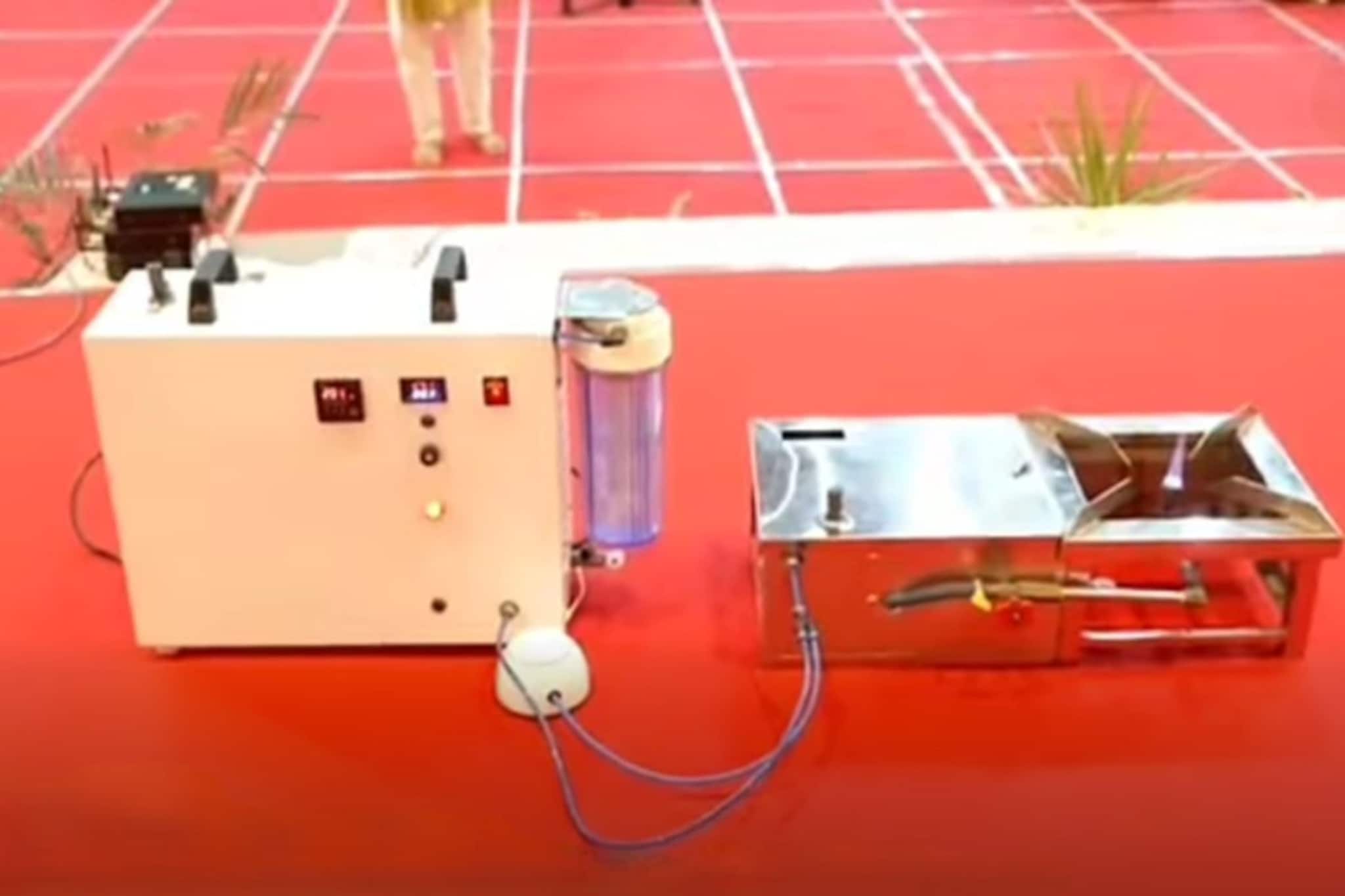 আধ লিটার জলেই কেল্লাফতে! জল দিয়ে স্টোভ চালানো কি সত্যিই সম্ভব না কি পুরোটাই ধাপ্পাবাজি? 