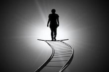 মেয়েটি মৃত্যুর পরপারের দুনিয়া দেখেছিলেন ! ১৭ মিনিট ধরে ‘স্বর্গে’ ঘুরে বেড়িয়ে ফিরে এসে বলেছিলেন তিনি কী দেখেছিলেন