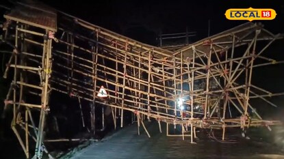 কালবৈশাখীতে এগরায় ভেগে পড়ল বিশাল লাইট গেট কালবৈশাখীতে এগরায় ভেগে পড়ল বিশাল লাইট গেট