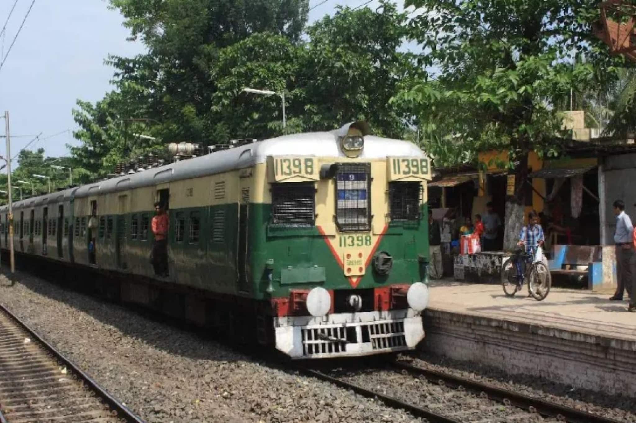 ব্যস্ত সময়ে দিঘার রেললাইনে ভয়ঙ্কর ঘটনা! ট্রেনের সামনে ঝাঁপ দিলেন ব্যক্তি, শিউরে উঠলেন যাত্রীরা ব্যস্ত সময়ে দিঘার রেললাইনে ভয়ঙ্কর ঘটনা! ট্রেনের সামনে ঝাঁপ দিলেন ব্যক্তি, শিউরে উঠলেন যাত্রীরা