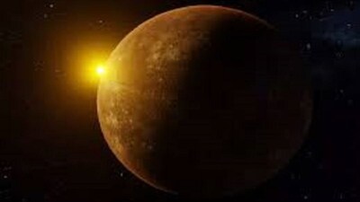 একটি নির্দিষ্ট অন্তরালেই প্রতিটি গ্রহই রাশি পরিবর্তন করে থাকে তার সঙ্গেই অবস্থানের পরিবর্তন হয়ে থাকে ৷ যেমন বক্রি, মার্গি, উদয়, অস্ত, অতিচারী ৷ প্রতীকী ছবি ৷