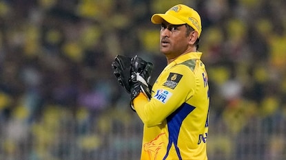 ট্র্যাফিক আইন ভেঙে জরিমানা মহেন্দ্র সিং ধোনির ! ট্র্যাফিক আইন ভেঙে জরিমানা মহেন্দ্র সিং ধোনির !